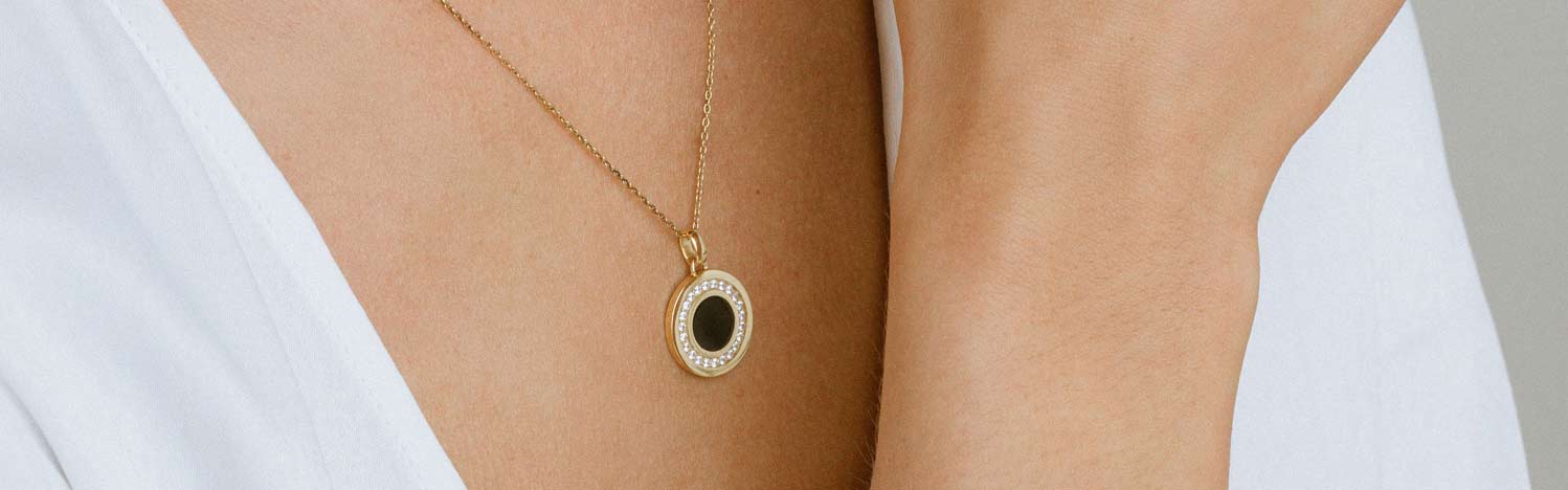 Sif Jakobs Jewellery - Follina collection - Make it personal with engravings - engraved ring - engraved pendant -