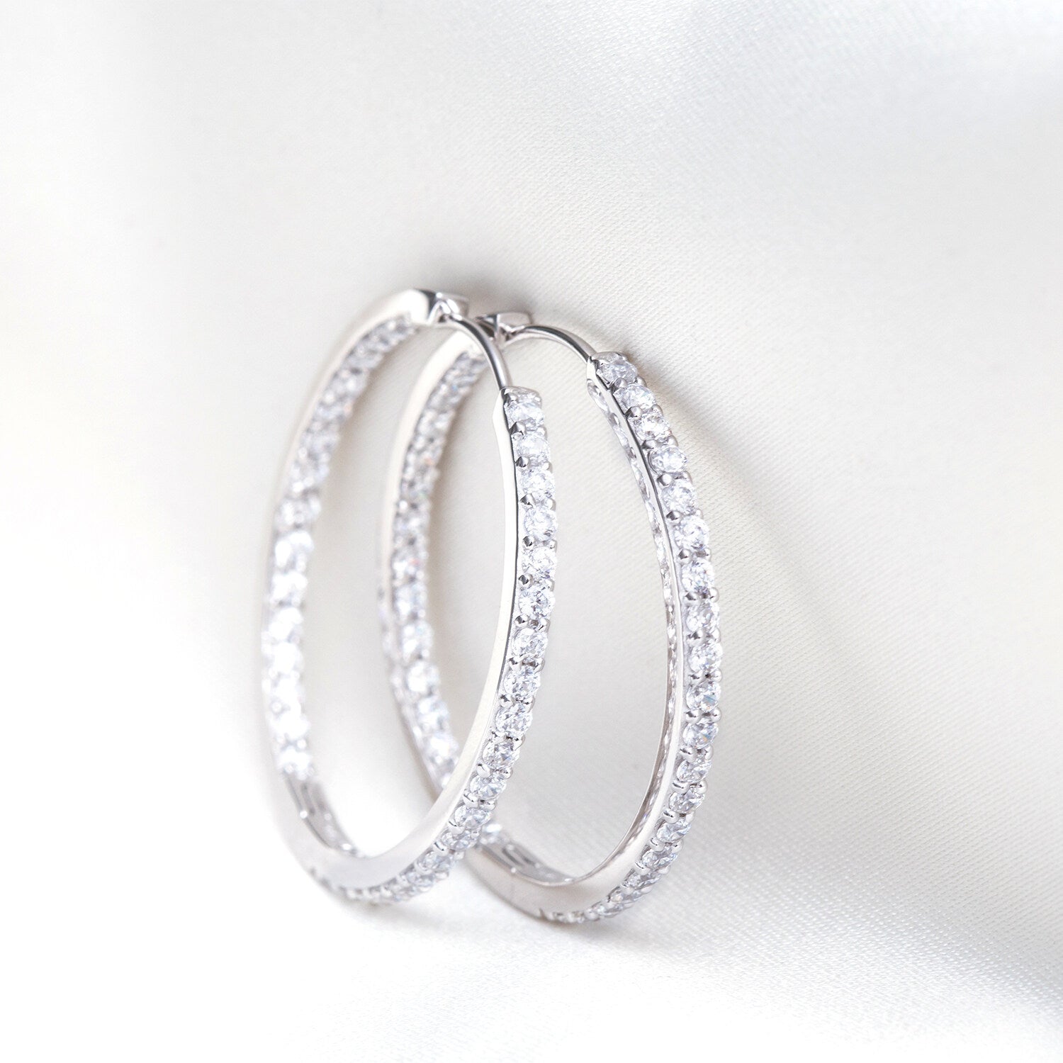 925 Sterling silver | White