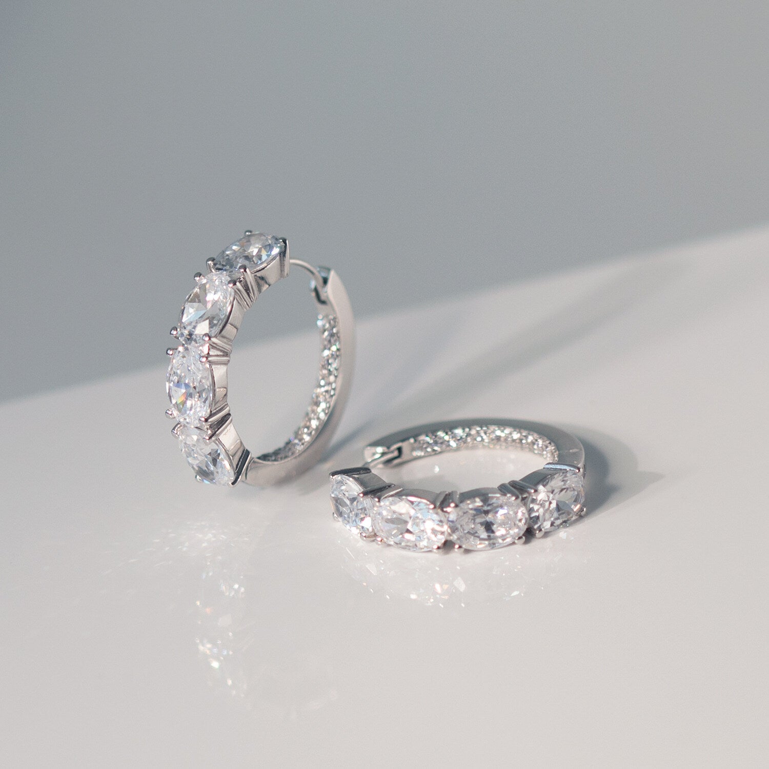 925 Sterling silver | White