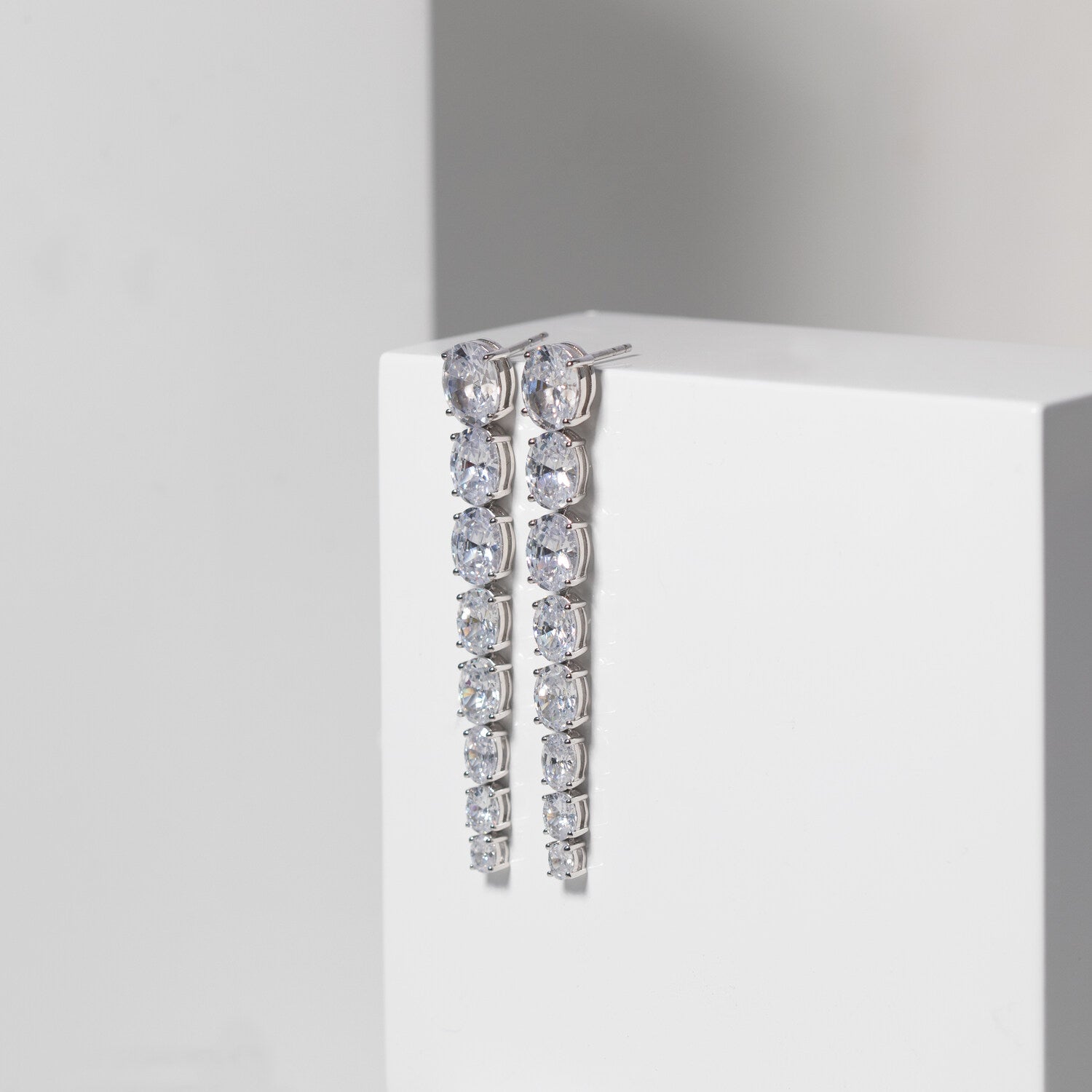 925 Sterling silver | White