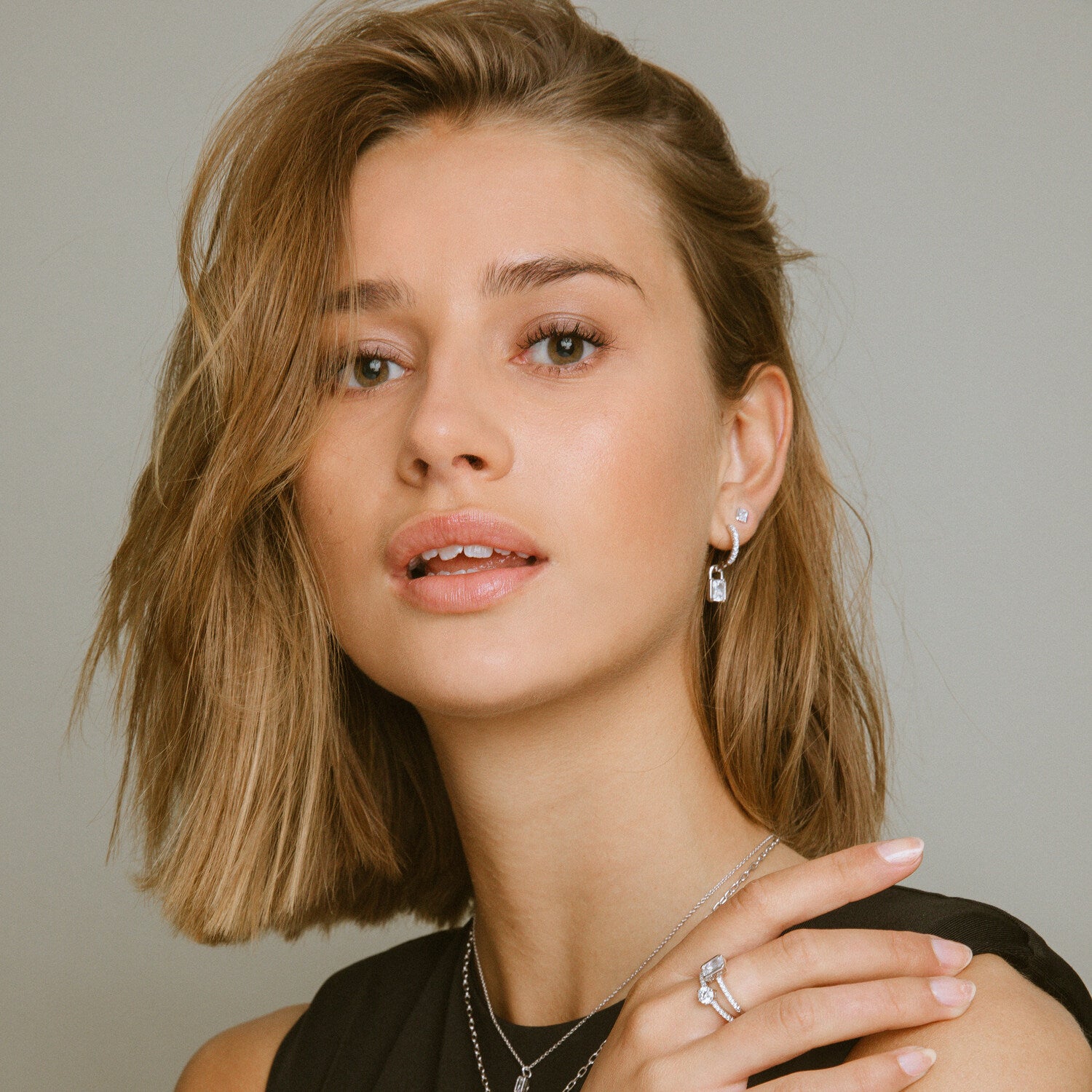 925 Sterling silver | White