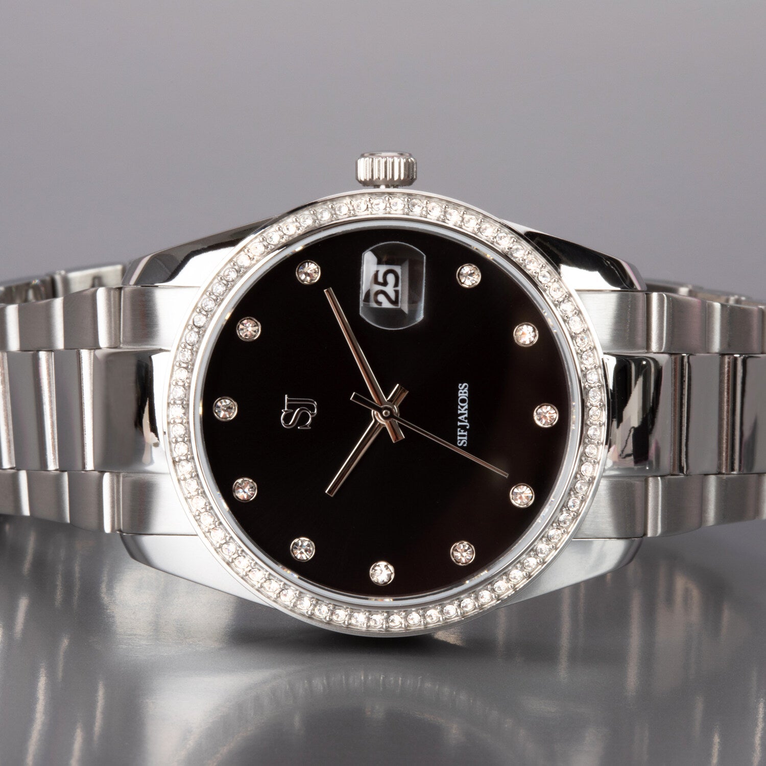 Stainless steel Silver | Black dial
