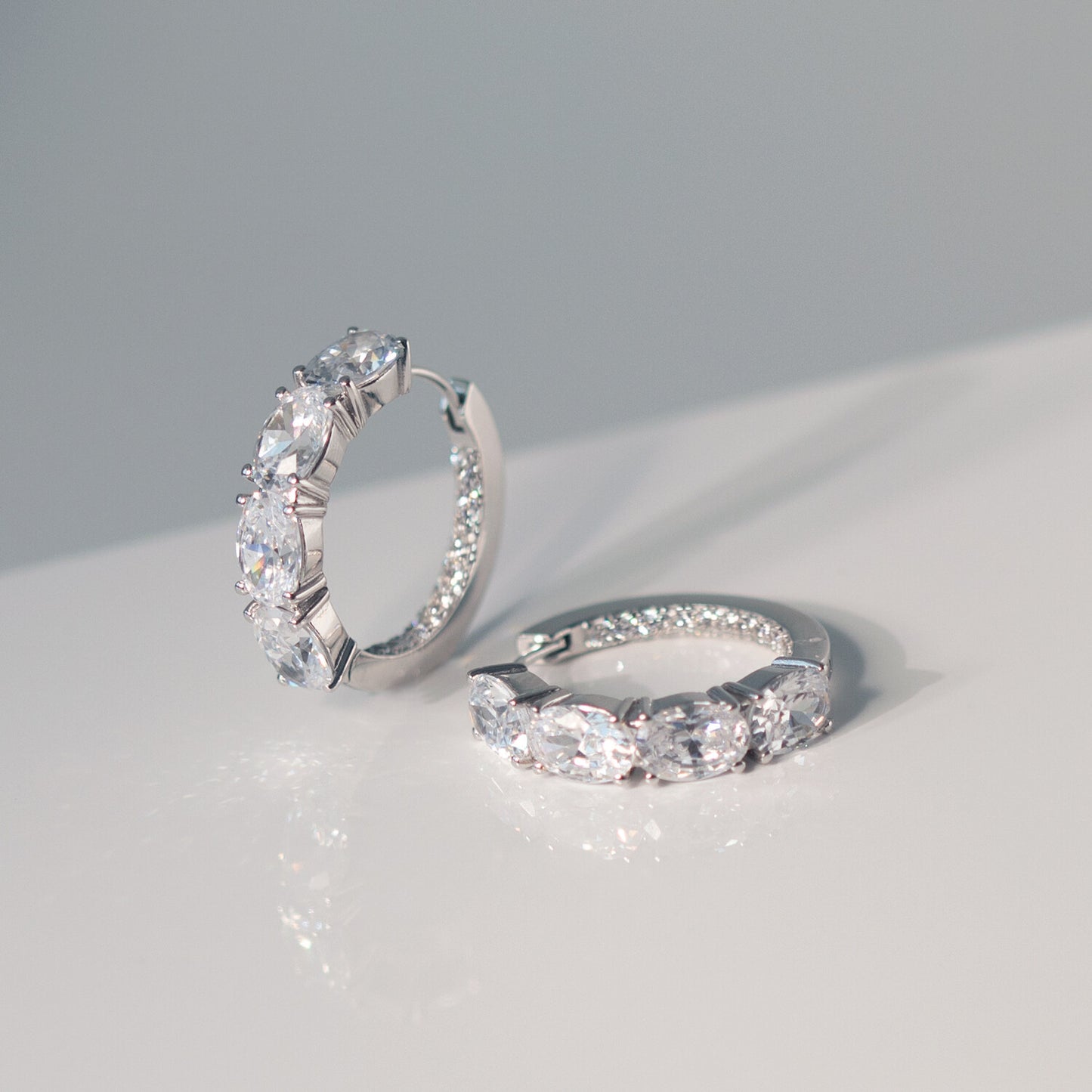 925 Sterling silver | White