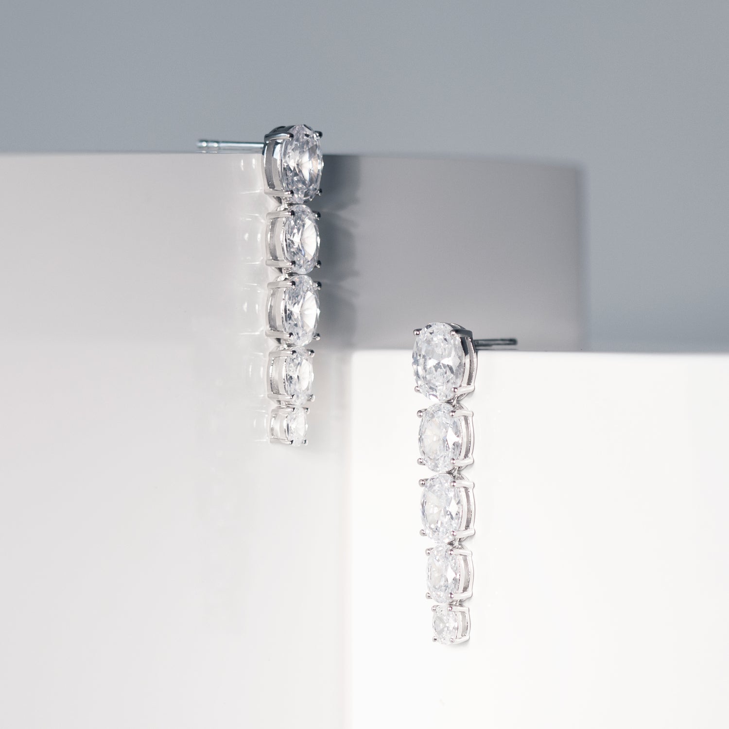 925 Sterling silver | White