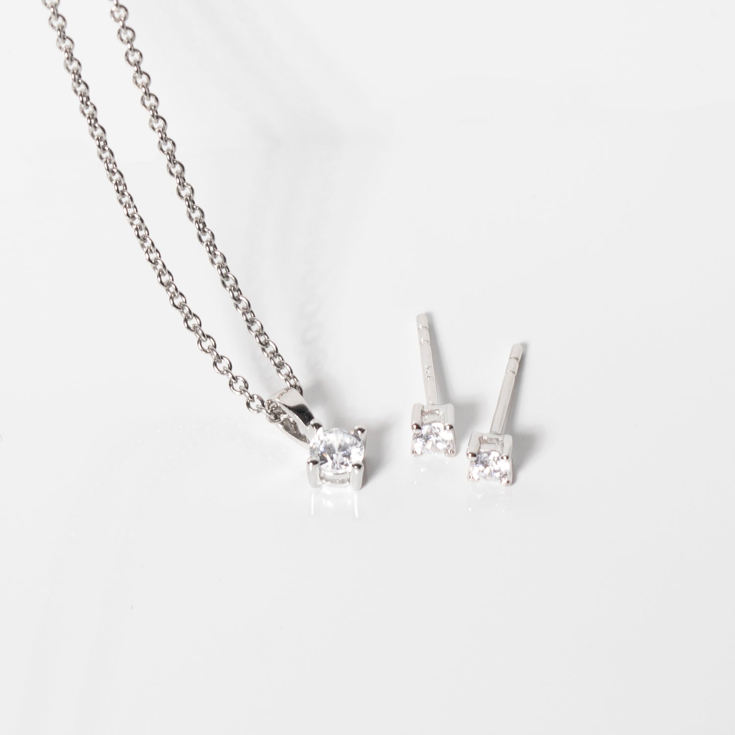 925 Sterling silver | White