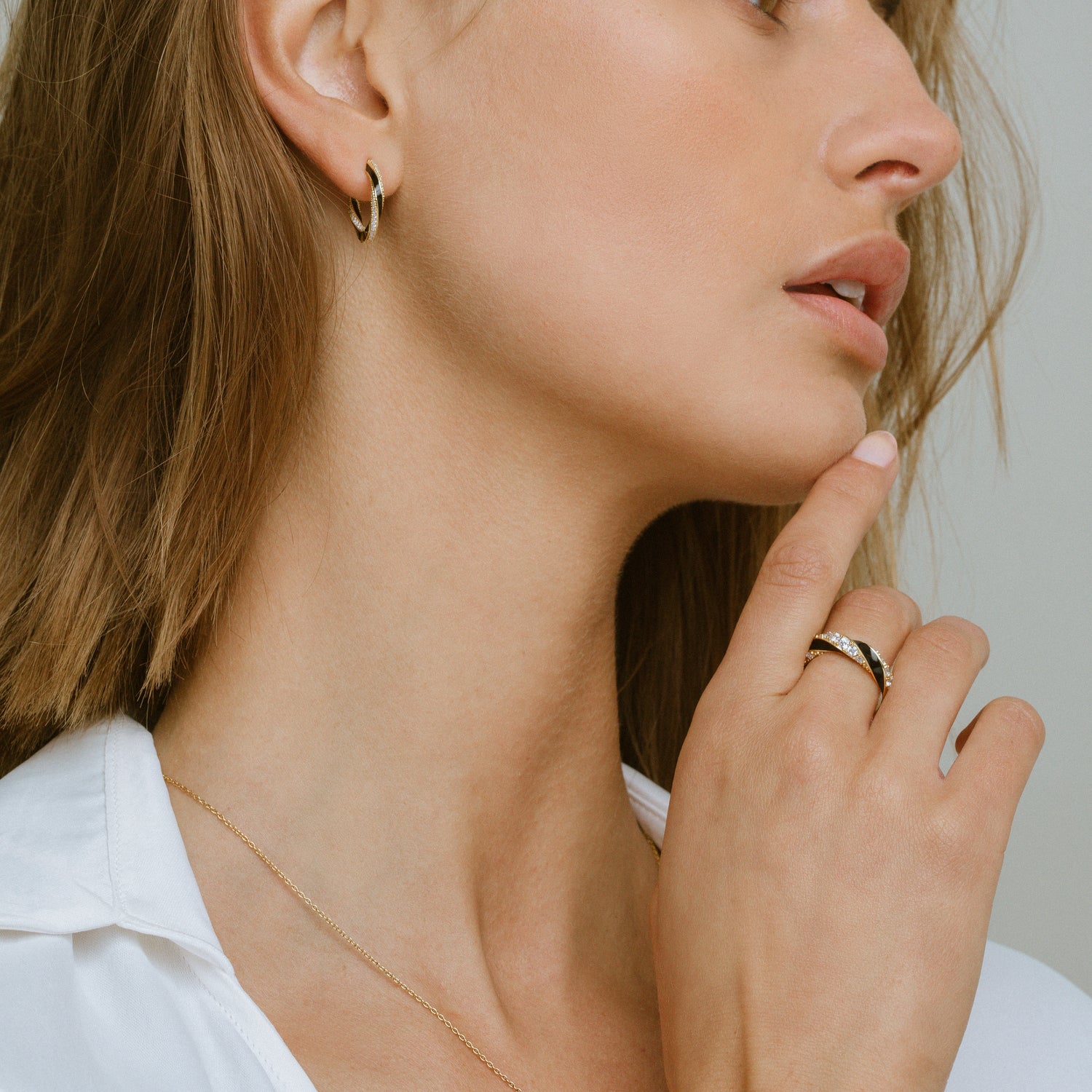 18K gold plated | White and black enamel | 60, 18K gold plated | White and black enamel | 58, 18K gold plated | White and black enamel | 56, 18K gold plated | White and black enamel | 54, 18K gold plated | White and black enamel | 52, 18K gold plated | White and black enamel | 50